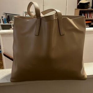 Samara The Tote